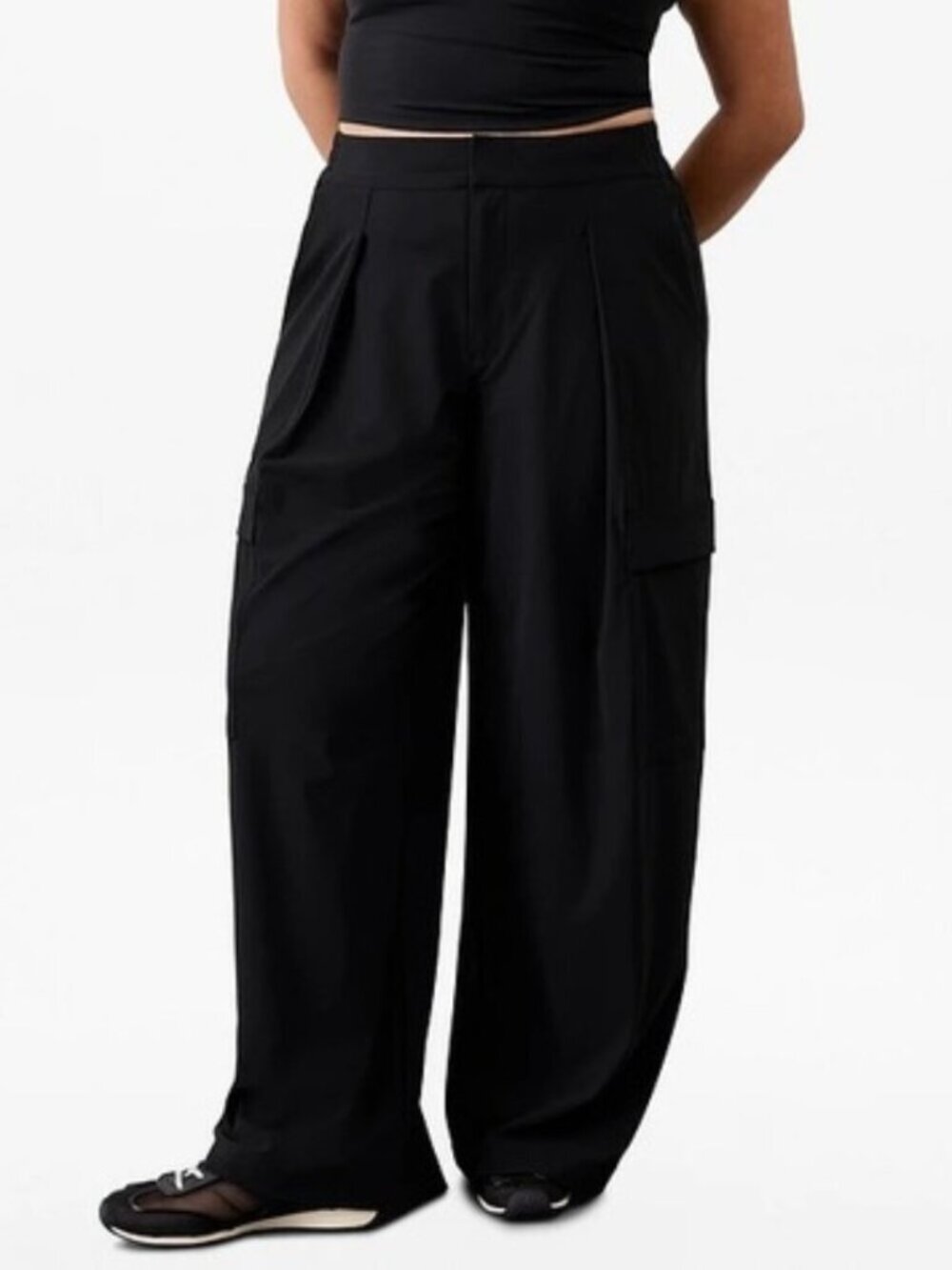 NWT Athleta Petite Pinnacle High Rise Cargo Trousers in Black